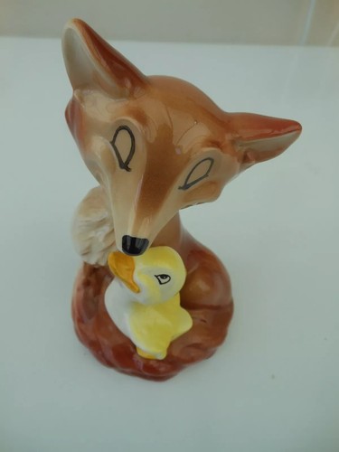 Hornsea fauna fox with duck - fauna,