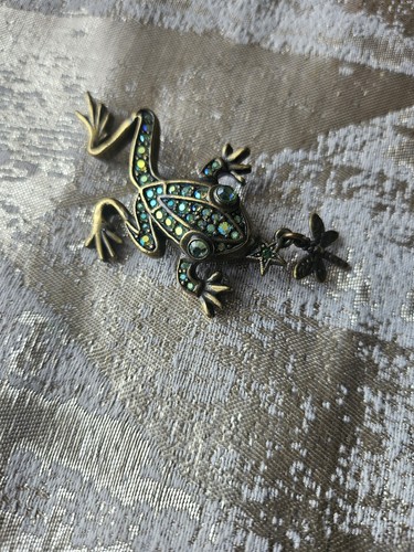 Kirks folly frog brooch - kirks,