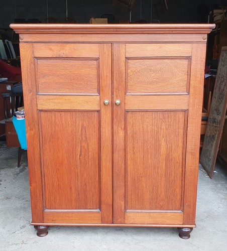 Antique wardrobe cupboard - /,