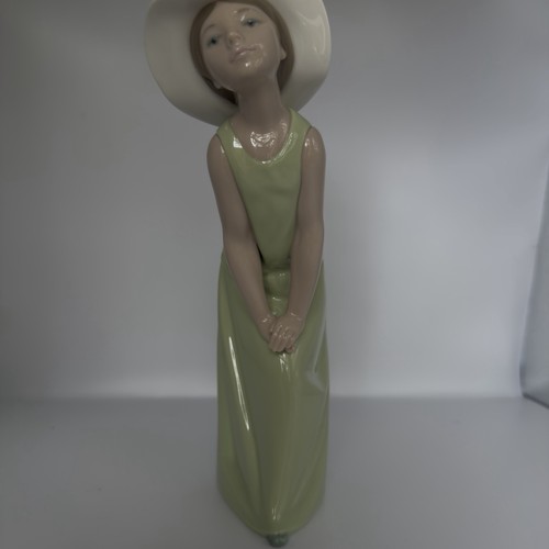 Lladro 5009 curious girl - curious,