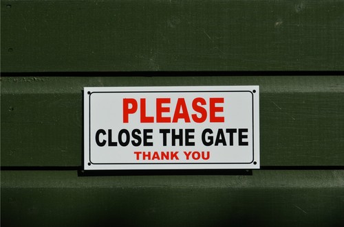 Please close the gate thank - close,