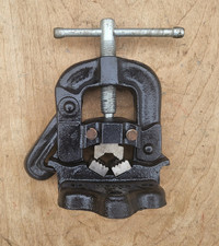 Hilmor PV1 pipe vice conduit