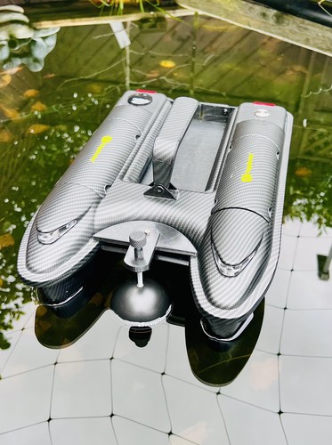 Hunter 750 bait boat front - hunter,
