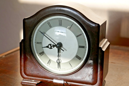 Smiths bakelite clock - bakelite,