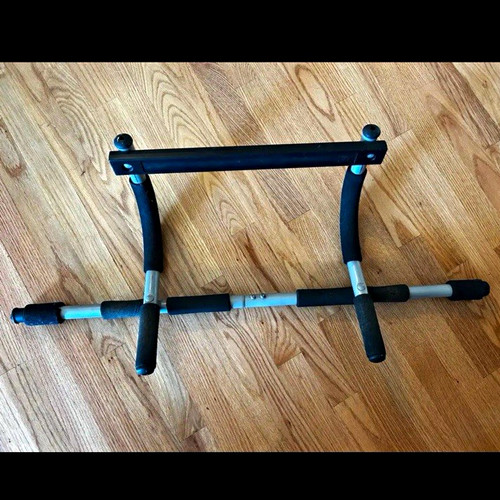 Doorway pull chin - &, bar
