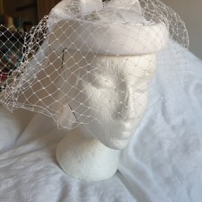 Vtg 80s  Pill Box Hat White Veil Bows