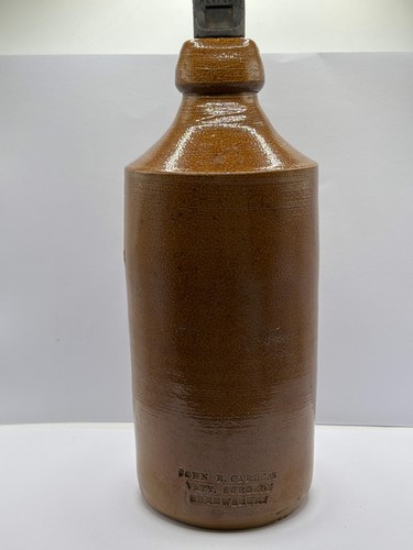 Old brown stoneware vets - brown,