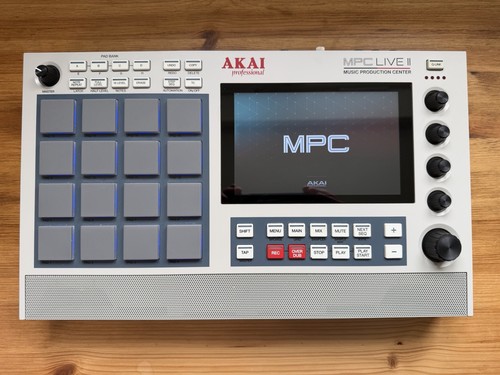 Akai mpc live retro - mpc,