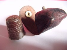 Vintage thimble in leather