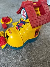 Vintage Matchbox 1977 Play Boot school house