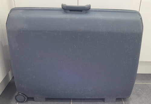 Vintage large blue samsonite - large,