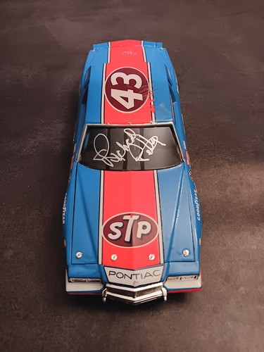Signed richard petty - petty, built