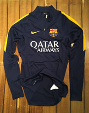 Clearance! Barcelona players