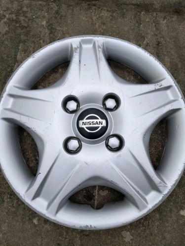 Nissan hub cap - hub,