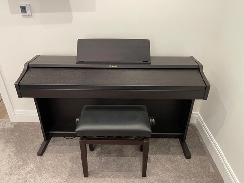 Electric roland piano with - piano,