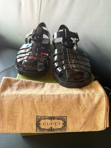 Gucci marmont logo - gucci,