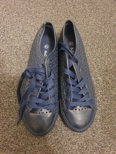 Ladies navy laser cut lace - navy,