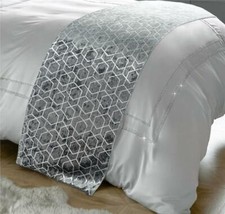 Bed Runner in Crushed Velvet