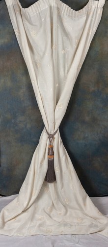 Voil heavy medallion