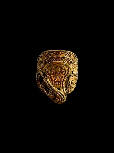 18ct gold saddle - size, u