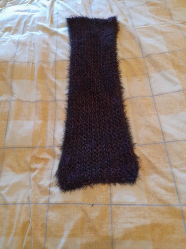 Hand knitted scarf eskimo - hand,