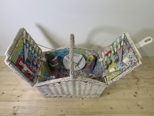 Vintage person white wicker - white,