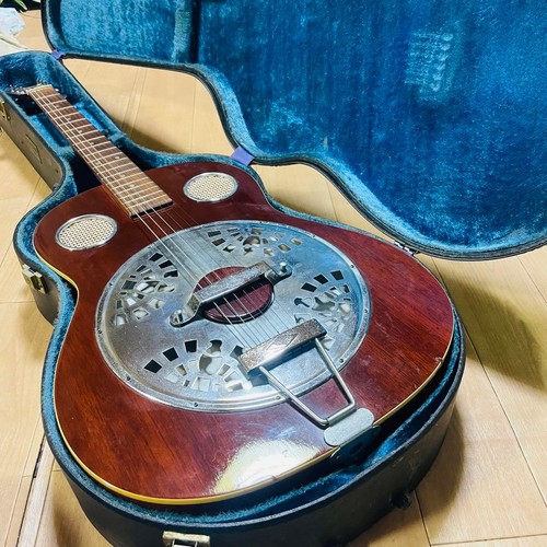 Resonator guitar - resonator,