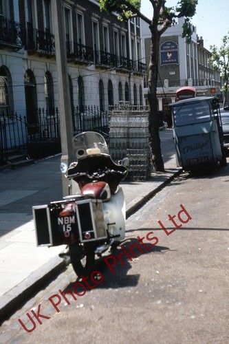 Photo 12x8 electric milk float - photo,