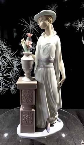 Lladro figurine lady - lladro,