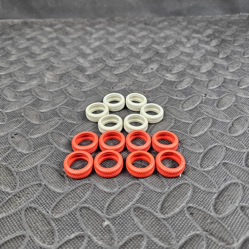 Scalextric red white tyres - red,