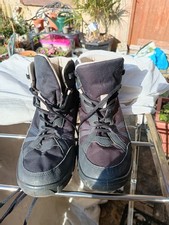 Decathlon Quechua  Boots Size