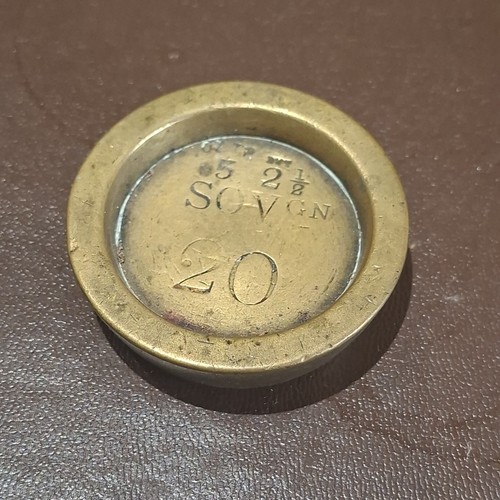 Antique brass sovereign weight - sovereign,