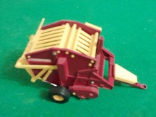 Britains Farmhand Vermeer Round Baler 1981  1/32 Scale VGC, NO BOX.