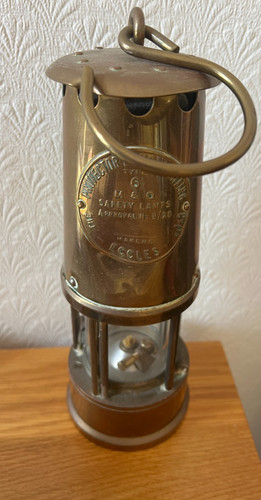 Protector type miners lamp - ,