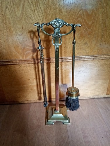 Brass companion set stove - brass, open