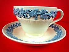 WEDGWOOD OF ETRURIA & BARLASTON EMBOSSED QUEEN'S MARK TEACUP SAUCER SET ENGLAND
