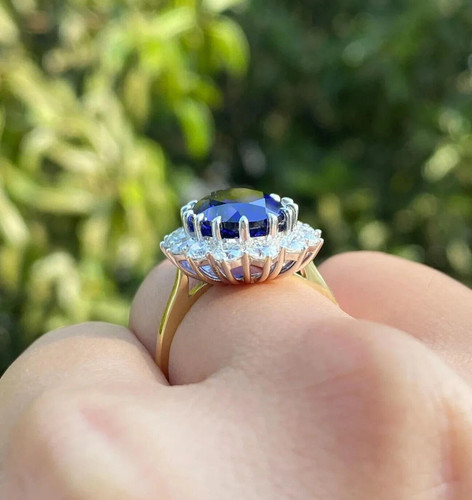 Natural blue sapphire - ct,
