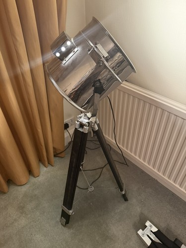 Made com alfred - alfred, tripod