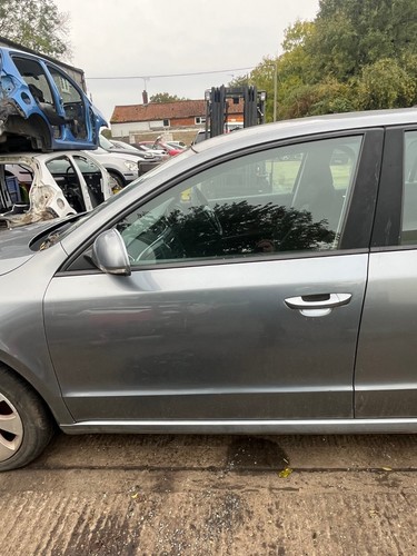 2012 skoda superb front - 2012, left