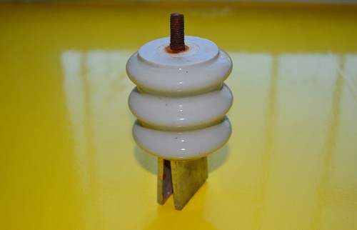 Three groove porcelain - three-groove, white