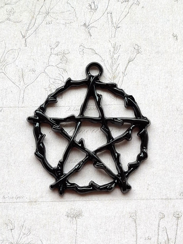 Black enamelled pentagram - black,