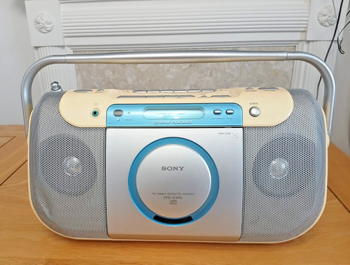 Vintage sony radio cassette - radio,