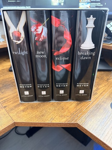 Twilight saga book box set - book,
