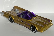 Hot Wheels Batmobile Gold –