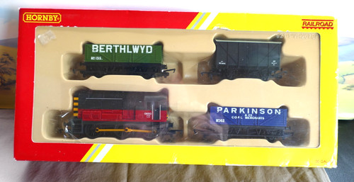 Hornby r2669 railroad - hornby,