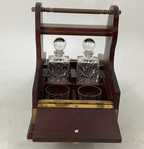 Decanter set with mahogany - with,