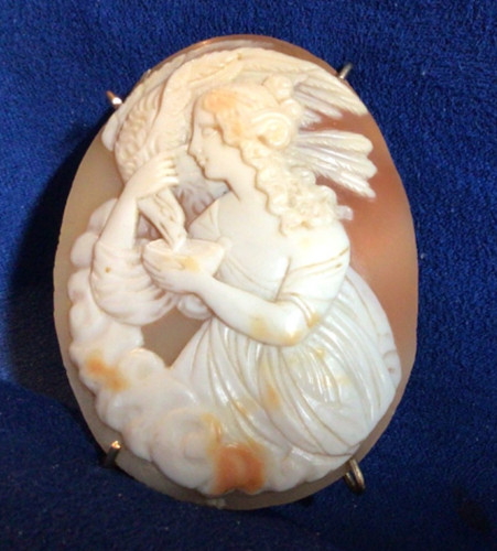 Antique cameo hebe feeding - cameo,