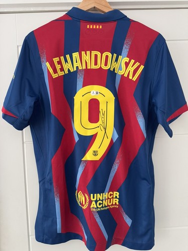 Robert lewandowski signed - lewandowski,