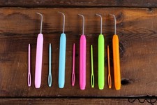 Knitting Loom Hook & Yarn