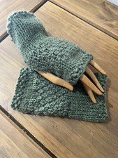 Fingerless Gloves Wrist Warmers Hand Knitted Mittens Green Heather New